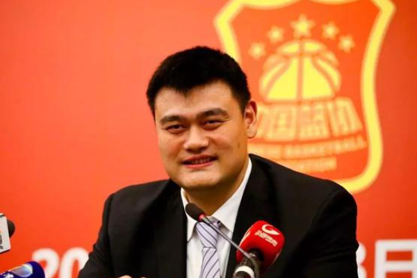 中國籃協(xié)現(xiàn)任主席是誰？